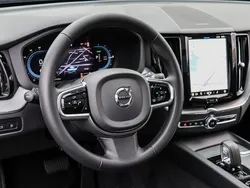 Blau Gebraucht 2024 Volvo XC60 Plus SUV | 58.860 € (Etwas zu teuer)