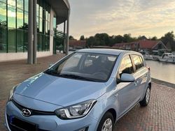Blau Gebraucht 2013 Hyundai i20 Edition Limousine | 5.490 € (Fairer Preis)