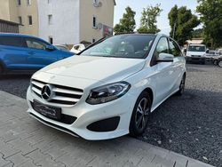 Weiß Gebraucht 2015 Mercedes B180 Van / Kleinbus | 11.999 € (Guter Preis)