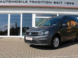 Grau Gebraucht 2018 VW Caddy Van / Kleinbus | 22.590 € (Teuer)