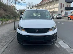 Weiß Gebraucht 2023 Peugeot Rifter Active Van / Kleinbus | 25.900 € (Etwas zu teuer)