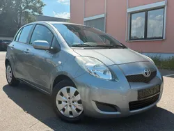 Silber Gebraucht 2009 Toyota Yaris Kleinwagen | 2.590 € (Fairer Preis)