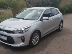 Silber Gebraucht 2017 Kia Rio DREAM-TEAM Edition Limousine | 8.950 € (Fairer Preis)