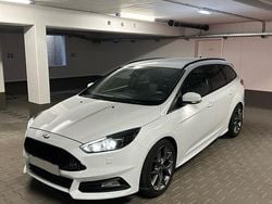 Weiß Gebraucht 2015 Ford Focus ST Kombi | 14.500 € (Fairer Preis)
