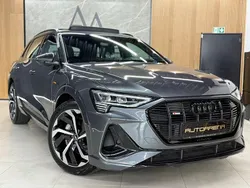 Grau Gebraucht 2022 Audi e-tron S-Line SUV | 38.999 € (Fairer Preis)