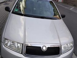 Silber Gebraucht 2002 Skoda Fabia Kombi | 1.500 €