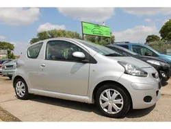 Silber Gebraucht 2011 Toyota Aygo Cool Kleinwagen | 5.990 € (Teuer)
