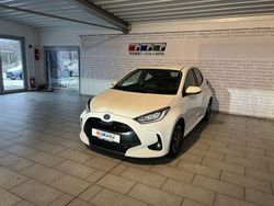 Schneeweiß Gebraucht 2022 Toyota Yaris Hybrid Team Kleinwagen | 15.990 € (Guter Preis)
