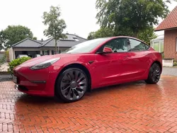 Rot Gebraucht 2022 Tesla Model 3 Performance Limousine | 34.900 € (Fairer Preis)