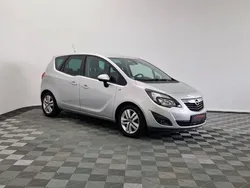 Silber Gebraucht 2011 Opel Meriva Design Edition Van / Kleinbus | 4.999 € (Superpreis)