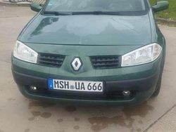 Grün Gebraucht 2003 Renault Mégane GrandTour Expression Kombi | 950 € (Fairer Preis)