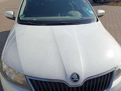 Laserweiss metallic Gebraucht 2015 Skoda Rapid Ambition Kleinwagen | 4.799 € (Guter Preis)