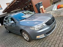 Grau Gebraucht 2012 Skoda Superb Kombi | 4.800 € (Fairer Preis)