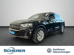 Grenadillschwarz metallic (metallic) Gebraucht 2024 VW Touareg Elegance SUV | 68.390 € (Guter Preis)
