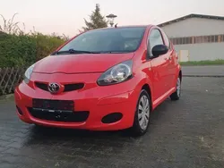 Rot Gebraucht 2009 Toyota Aygo Basis Kleinwagen | 2.000 € (Fairer Preis)