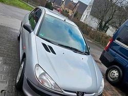 Silber Gebraucht 1999 Peugeot 206 Kleinwagen | 3.600 €