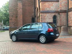 Blau Gebraucht 2005 VW Golf V Kleinwagen | 2.500 € (Fairer Preis)