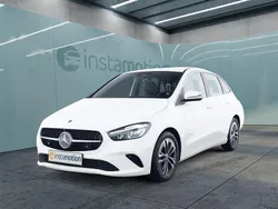 Weiß Gebraucht 2023 Mercedes B180 Van / Kleinbus | 29.649 € (Fairer Preis)