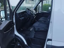 Weiß Gebraucht 2022 Iveco Daily Van / Kleinbus | 27.000 € (Fairer Preis)