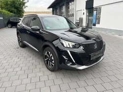Noir perla nera Gebraucht 2021 Peugeot e-2008 GT SUV | 20.500 € (Etwas zu teuer)