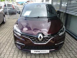 Mangostan rot metallic/dach in Gebraucht 2021 Renault Grand Scénic IV Black Edition Van / Kleinbus | 19.950 € (Fairer Preis)