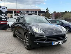 Schwarz Gebraucht 2011 Porsche Cayenne Turbo SUV | 15.990 €