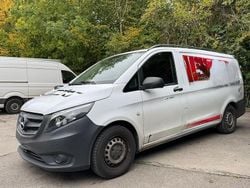 Weiß Gebraucht 2017 Mercedes Vito Van / Kleinbus | 10.900 €