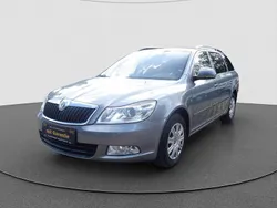 Grau Gebraucht 2012 Skoda Octavia Ambition Kombi | 7.499 € (Fairer Preis)