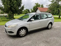 Silber Gebraucht 2010 Ford Focus Ghia Kombi | 1.300 € (Guter Preis)