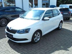 Weiß Gebraucht 2016 Skoda Fabia Ambition Kleinwagen | 6.950 € (Fairer Preis)