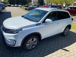 Cool white pearl metallic Gebraucht 2023 Suzuki Vitara Comfort SUV | 21.590 € (Guter Preis)