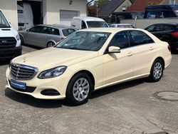 Hellelfenbein Gebraucht 2015 Mercedes E200 Limousine | 8.980 € (Guter Preis)