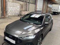 Grau Gebraucht 2024 Ford Focus ST-Line X Limousine | 22.999 € (Guter Preis)