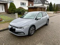 Grau Gebraucht 2022 VW Golf VIII Active Limousine | 22.000 € (Fairer Preis)