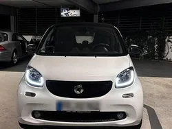 Weiß Gebraucht 2017 Smart ForTwo Coupé Coupé | 11.500 € (Guter Preis)