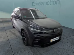 Schwarz Gebraucht 2024 VW Tiguan R-line SUV | 44.240 € (Fairer Preis)
