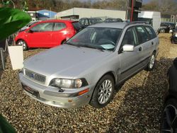 Silber Gebraucht 2001 Volvo V40 Kombi | 2.999 € (Fairer Preis)