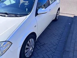 Weiß Gebraucht 2005 Nissan Primera Limousine | 1.400 €