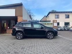 Schwarz perla nera/metallic Gebraucht 2019 Peugeot 2008 Allure SUV | 13.850 € (Fairer Preis)