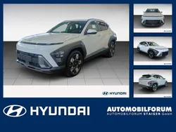 Atlas white / sol Gebraucht 2024 Hyundai Kona Prime SUV | 27.590 € (Guter Preis)