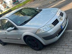 Silber Gebraucht 2004 Renault Mégane II Kleinwagen | 1.850 €