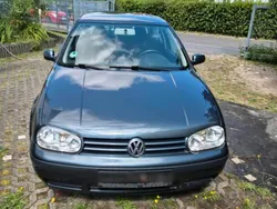 Schwarz Gebraucht 2000 VW Golf IV Kleinwagen | 600 €