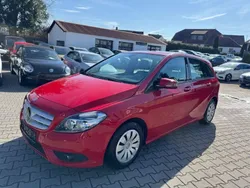 Rot Gebraucht 2013 Mercedes B180 Van / Kleinbus | 5.400 € (Fairer Preis)