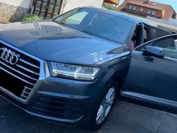 Grau Gebraucht 2016 Audi Q7 SUV | 32.400 € (Teuer)