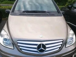 Gold Gebraucht 2006 Mercedes B200 Van / Kleinbus | 2.800 € (Guter Preis)