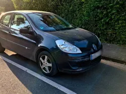 Grau Gebraucht 2005 Renault Clio II Authentique Limousine | 2.350 € (Fairer Preis)