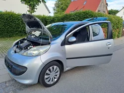 Grau Gebraucht 2006 Peugeot 107 Filou Kleinwagen | 1.444 € (Fairer Preis)