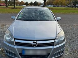 Grau Gebraucht 2004 Opel Astra Kleinwagen | 2.200 € (Fairer Preis)