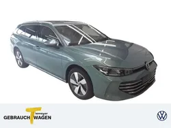 Maripositgrün metallic Gebraucht 2024 VW Passat Elegance Kombi | 34.950 € (Superpreis)