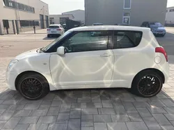Weiß Gebraucht 2009 Suzuki Swift Kleinwagen | 2.300 €